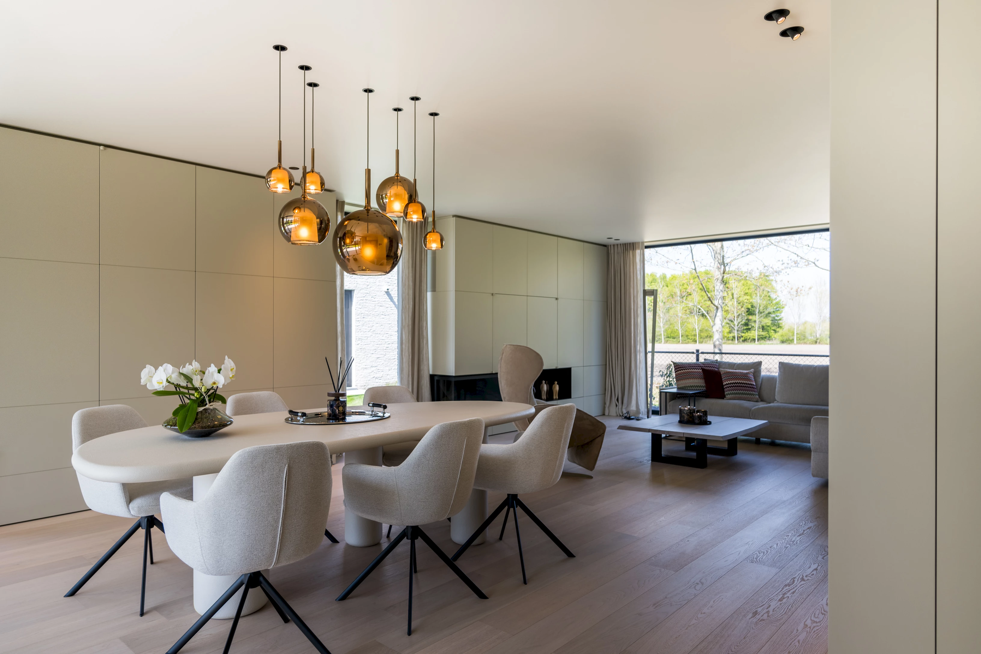 Akoestische rust in een strak villainterieur